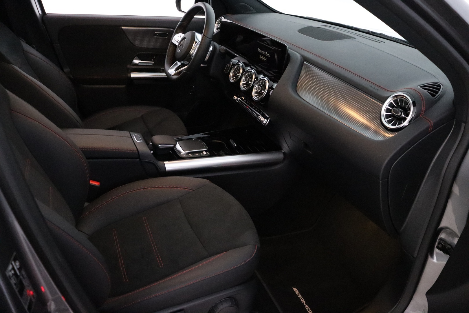 MERCEDES-BENZ EQA 2024