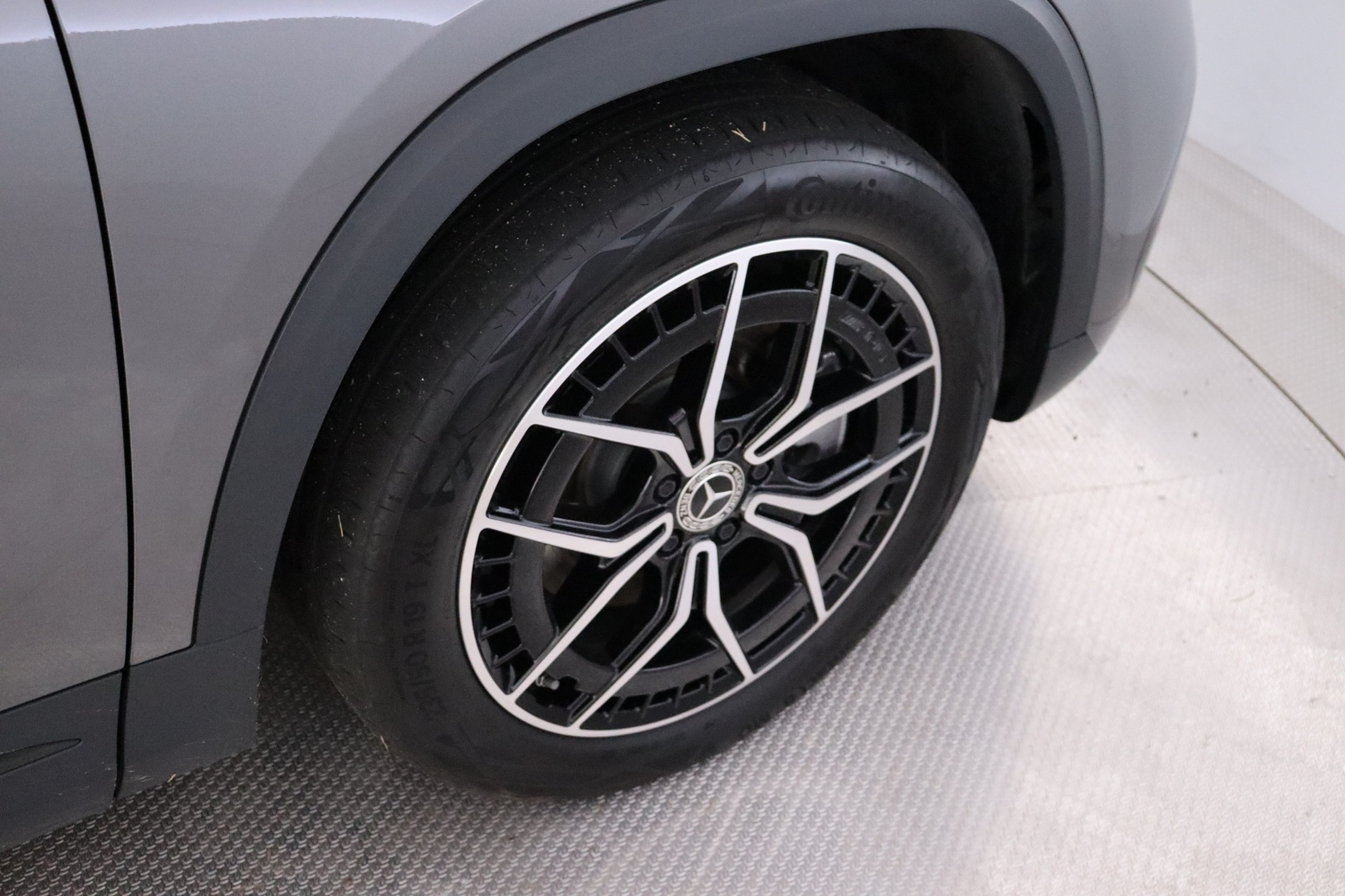 MERCEDES-BENZ EQA 2024