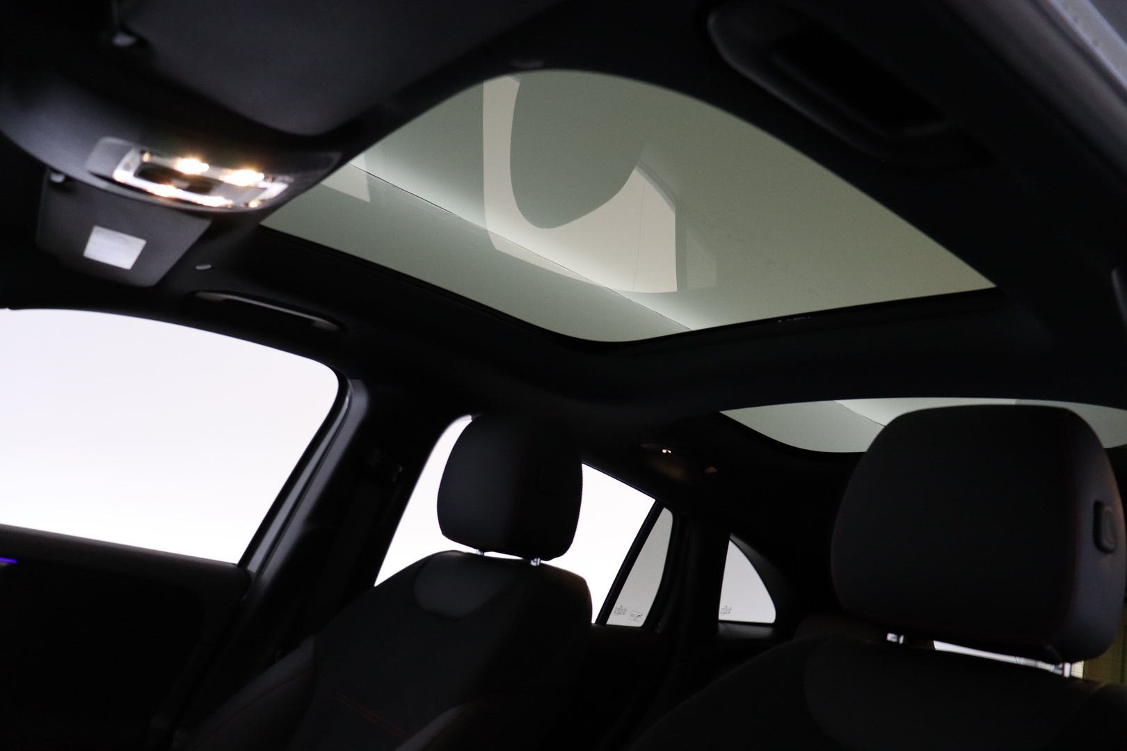 MERCEDES-BENZ EQA 2024