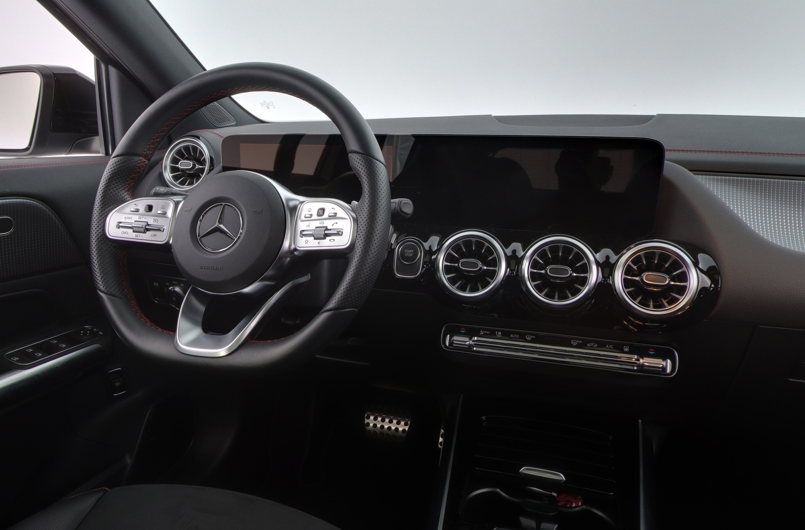 MERCEDES-BENZ EQA 2024