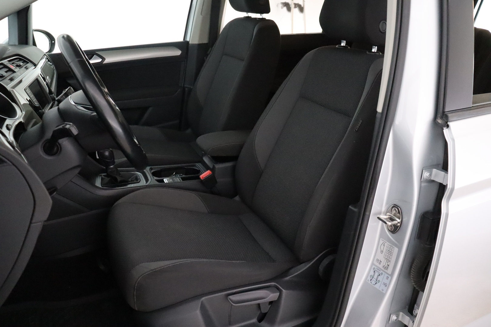 VOLKSWAGEN Touran 2016