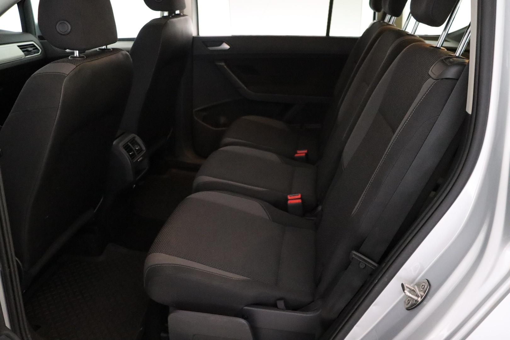 VOLKSWAGEN Touran 2016