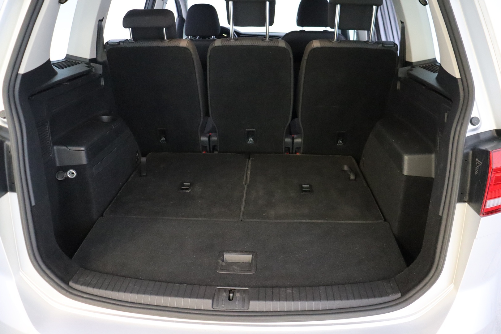 VOLKSWAGEN Touran 2016