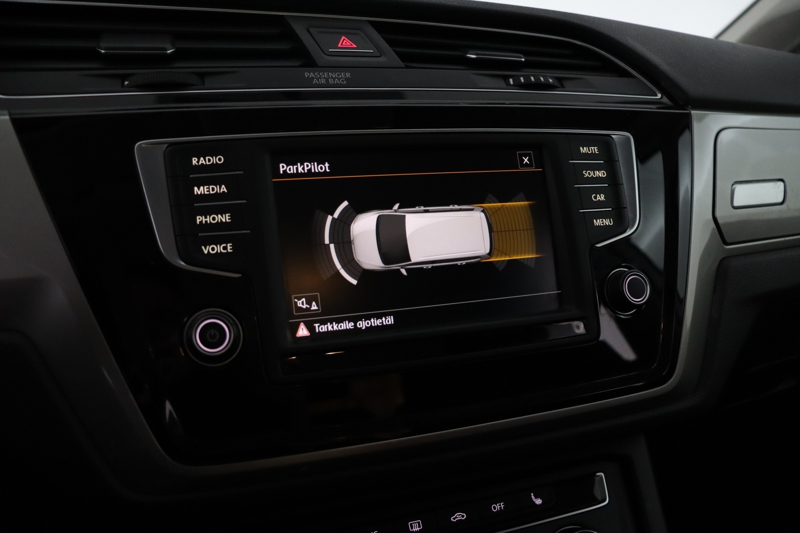 VOLKSWAGEN Touran 2016