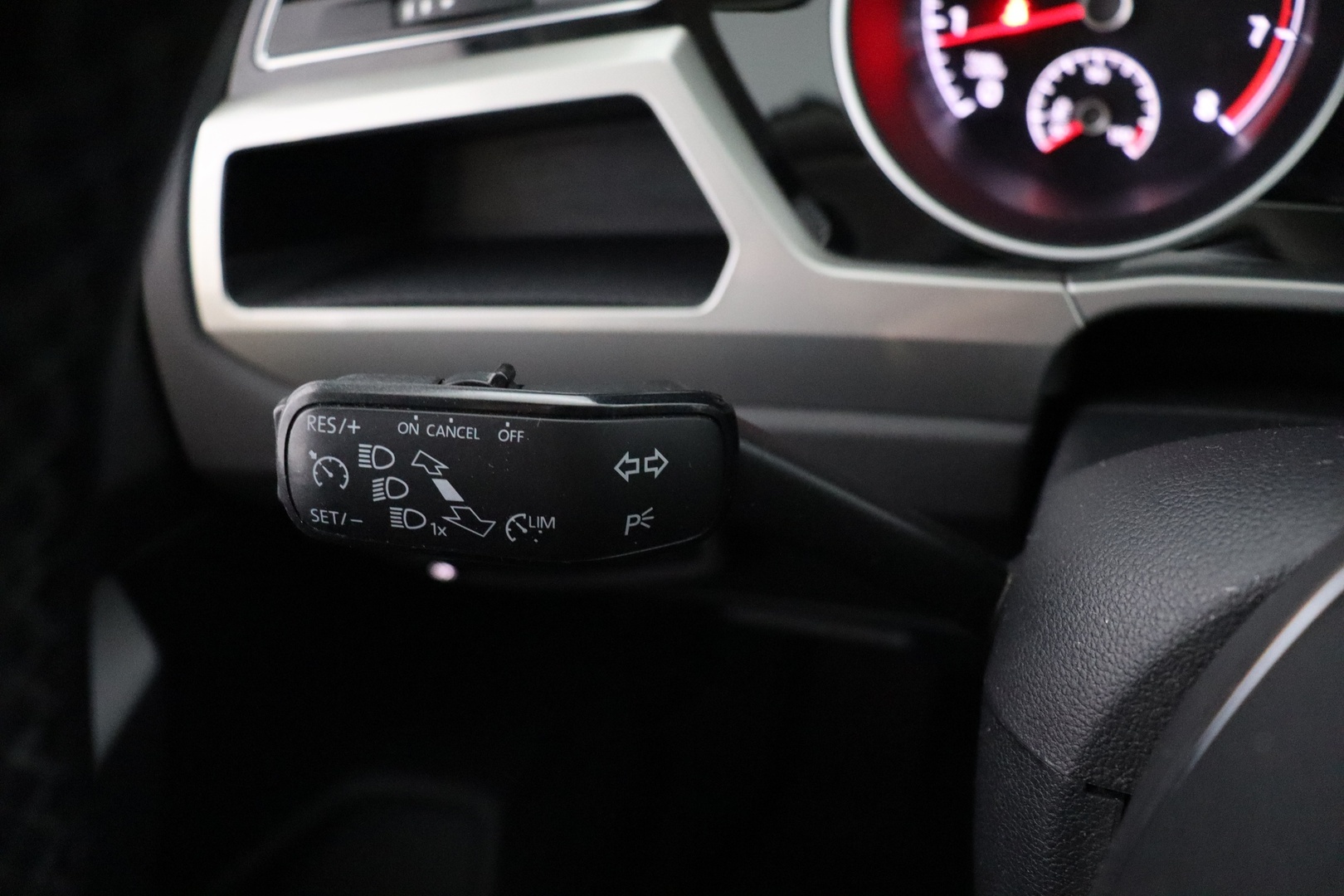 VOLKSWAGEN Touran 2016