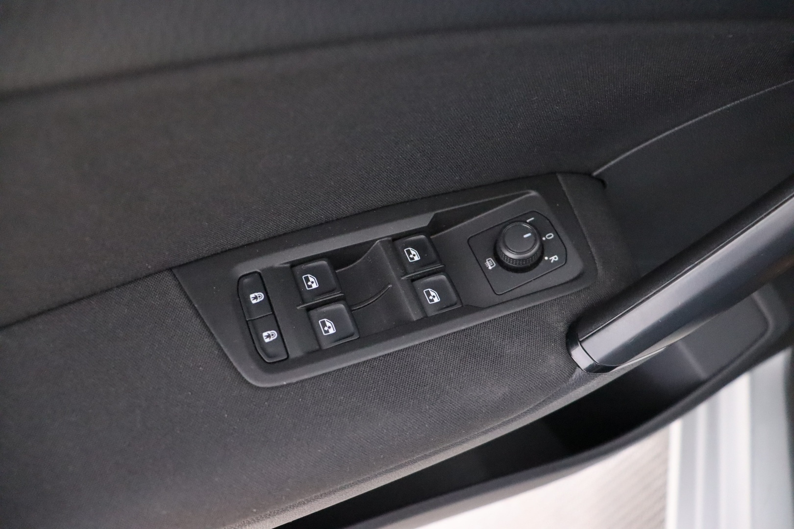 VOLKSWAGEN Touran 2016