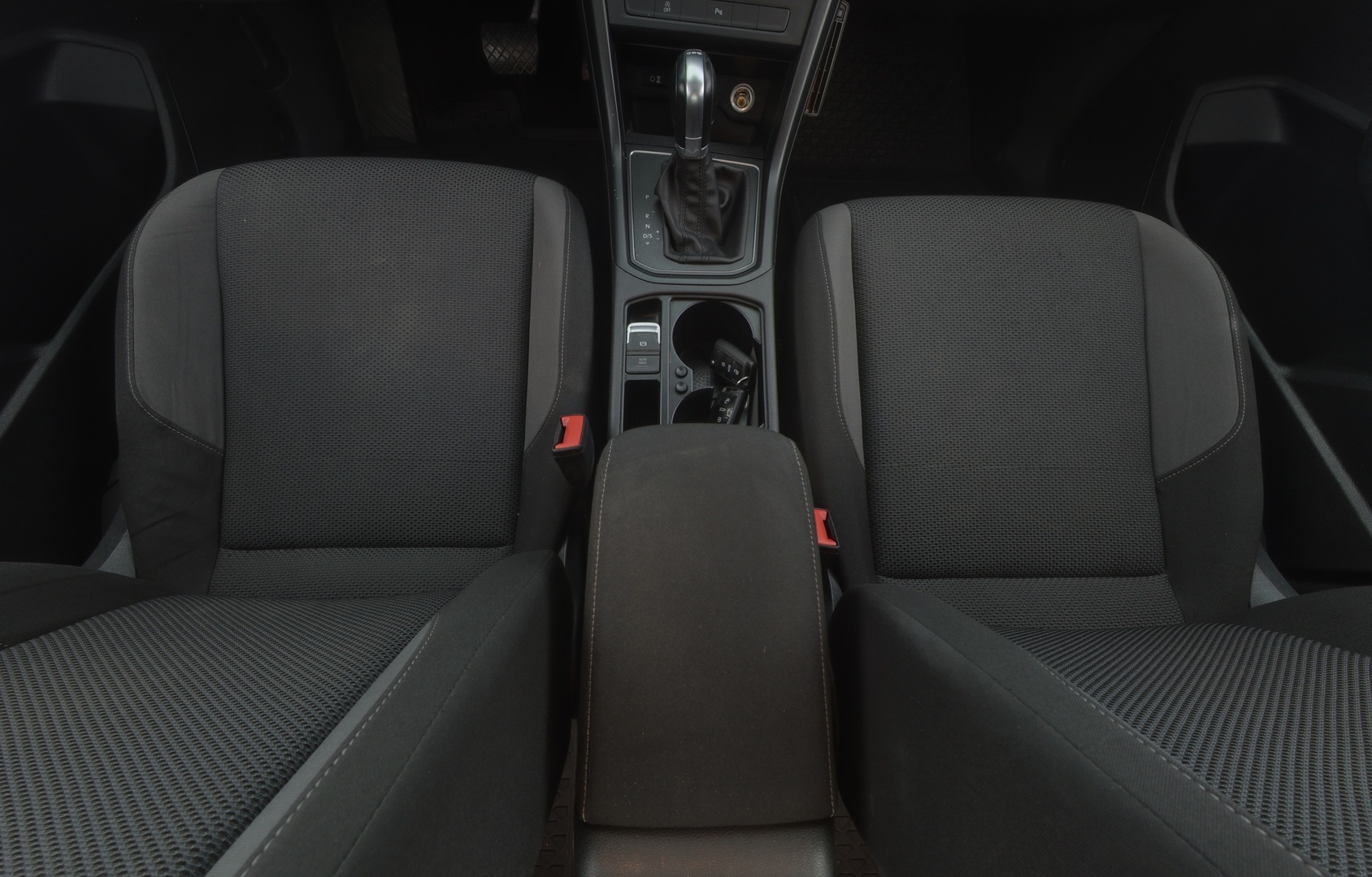 VOLKSWAGEN Touran 2016