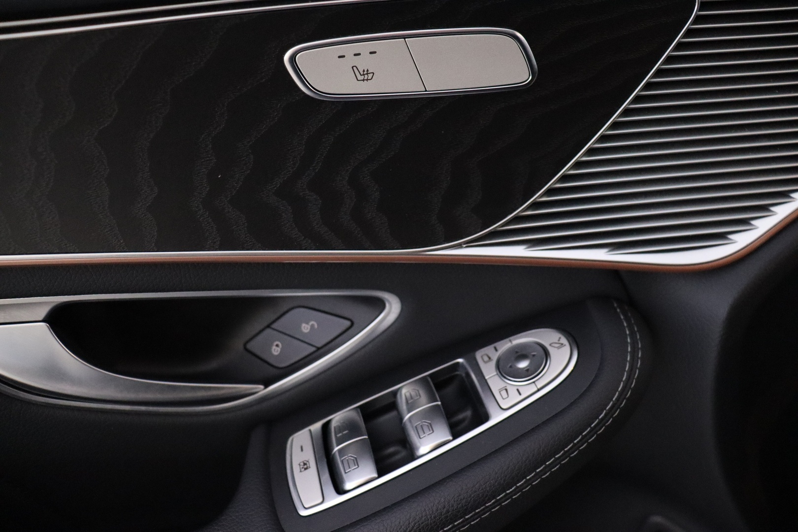 MERCEDES-BENZ EQC 2021