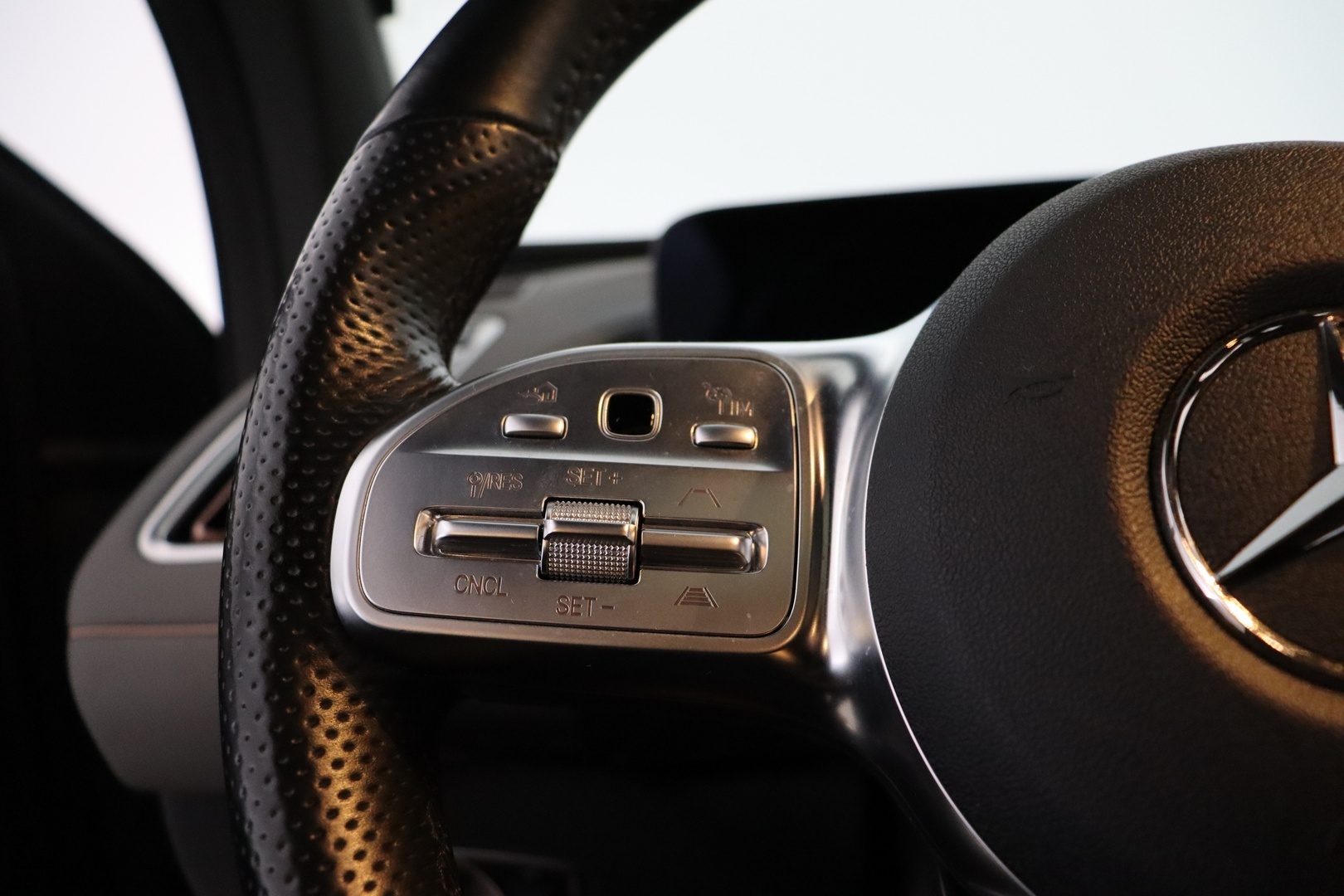 MERCEDES-BENZ EQC 2021