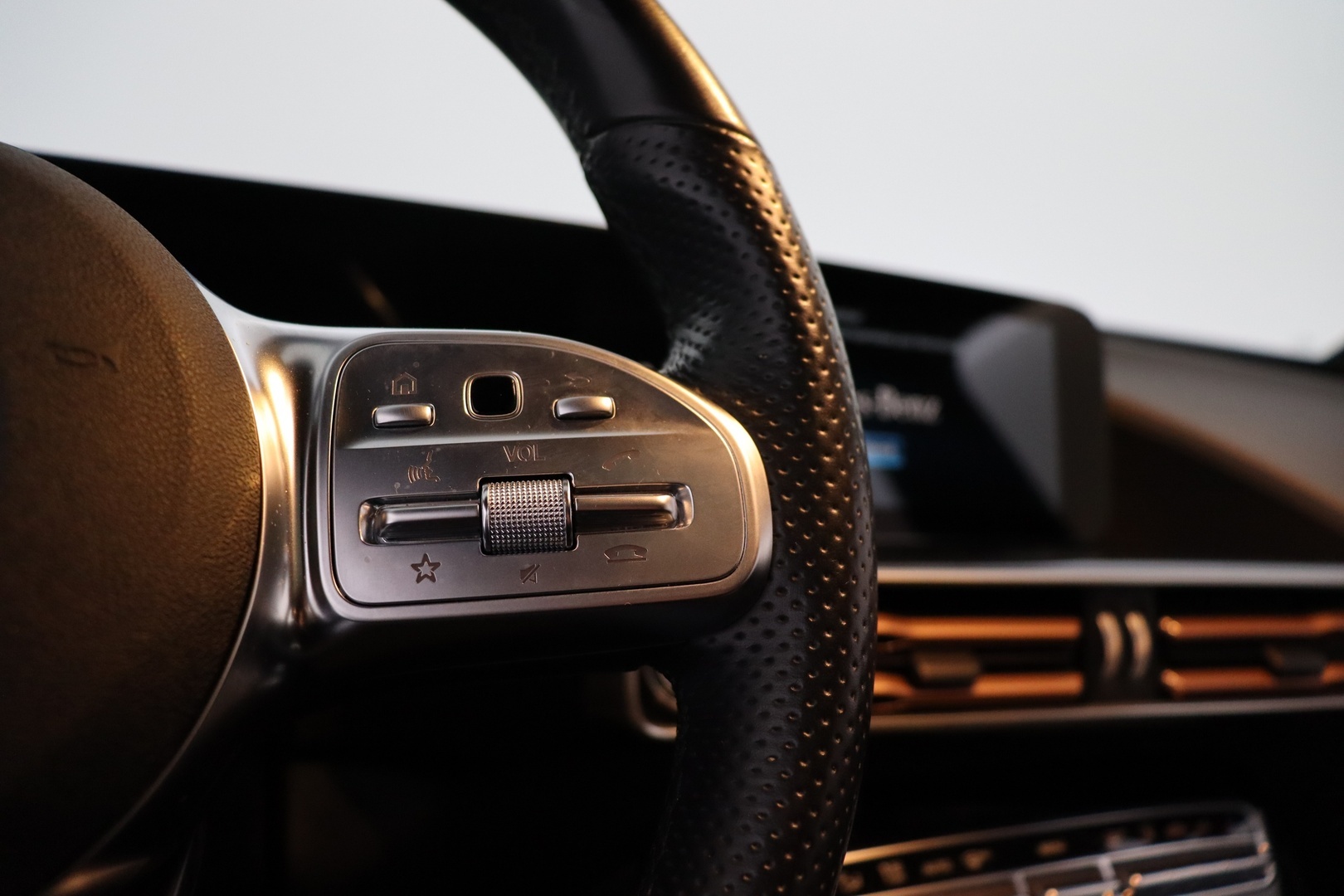 MERCEDES-BENZ EQC 2021