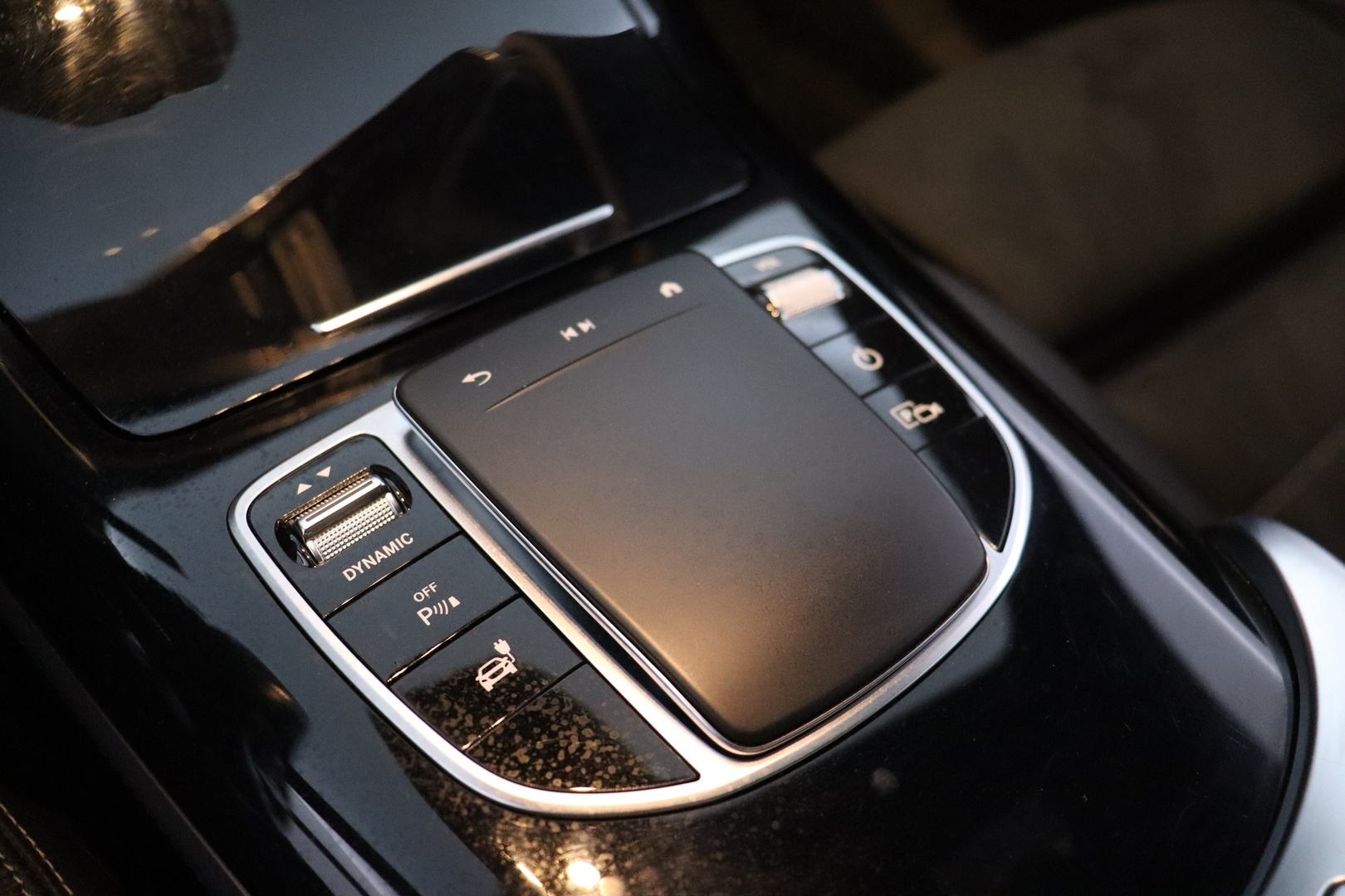 MERCEDES-BENZ EQC 2021