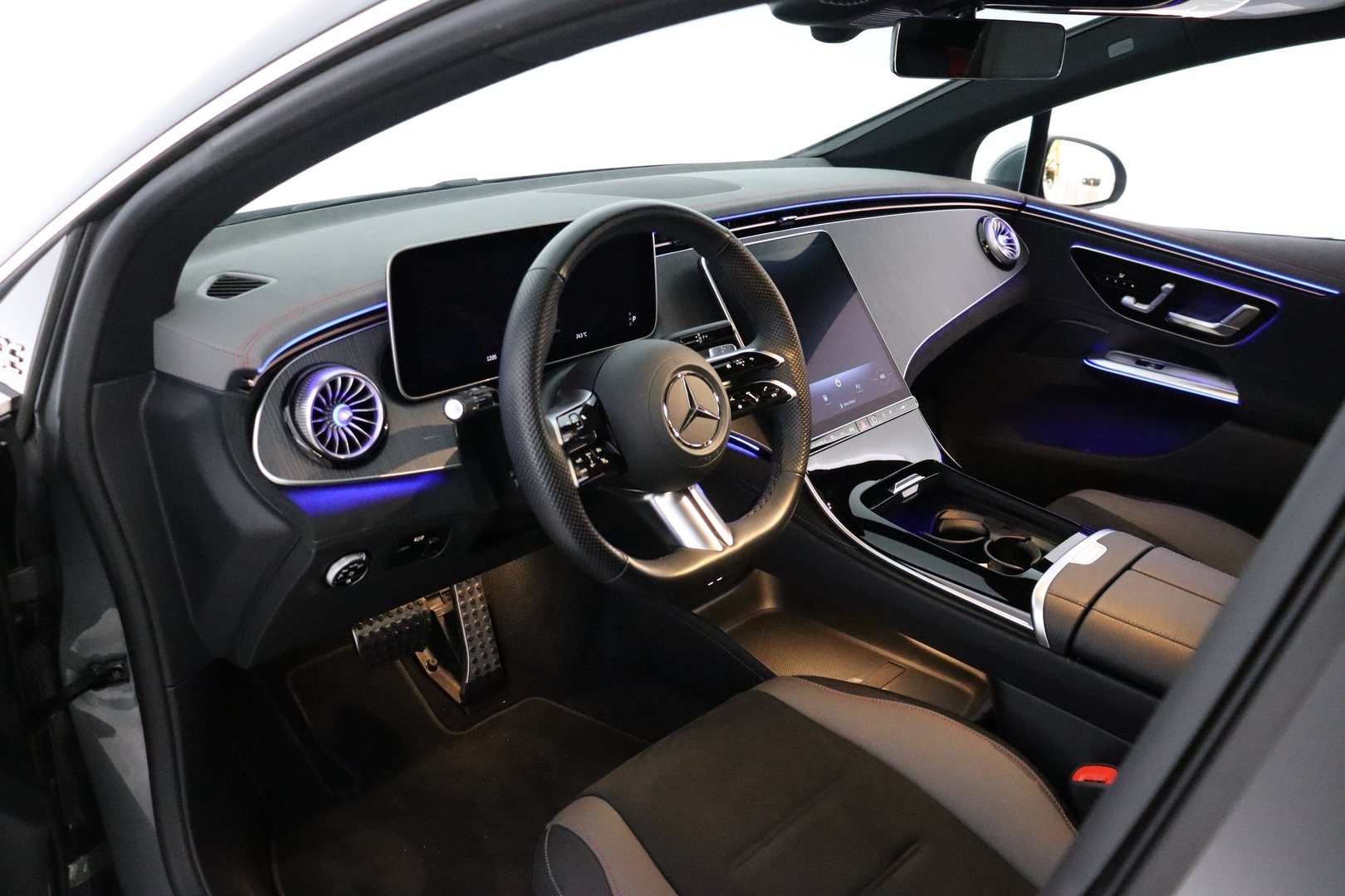 MERCEDES-BENZ EQE 2024