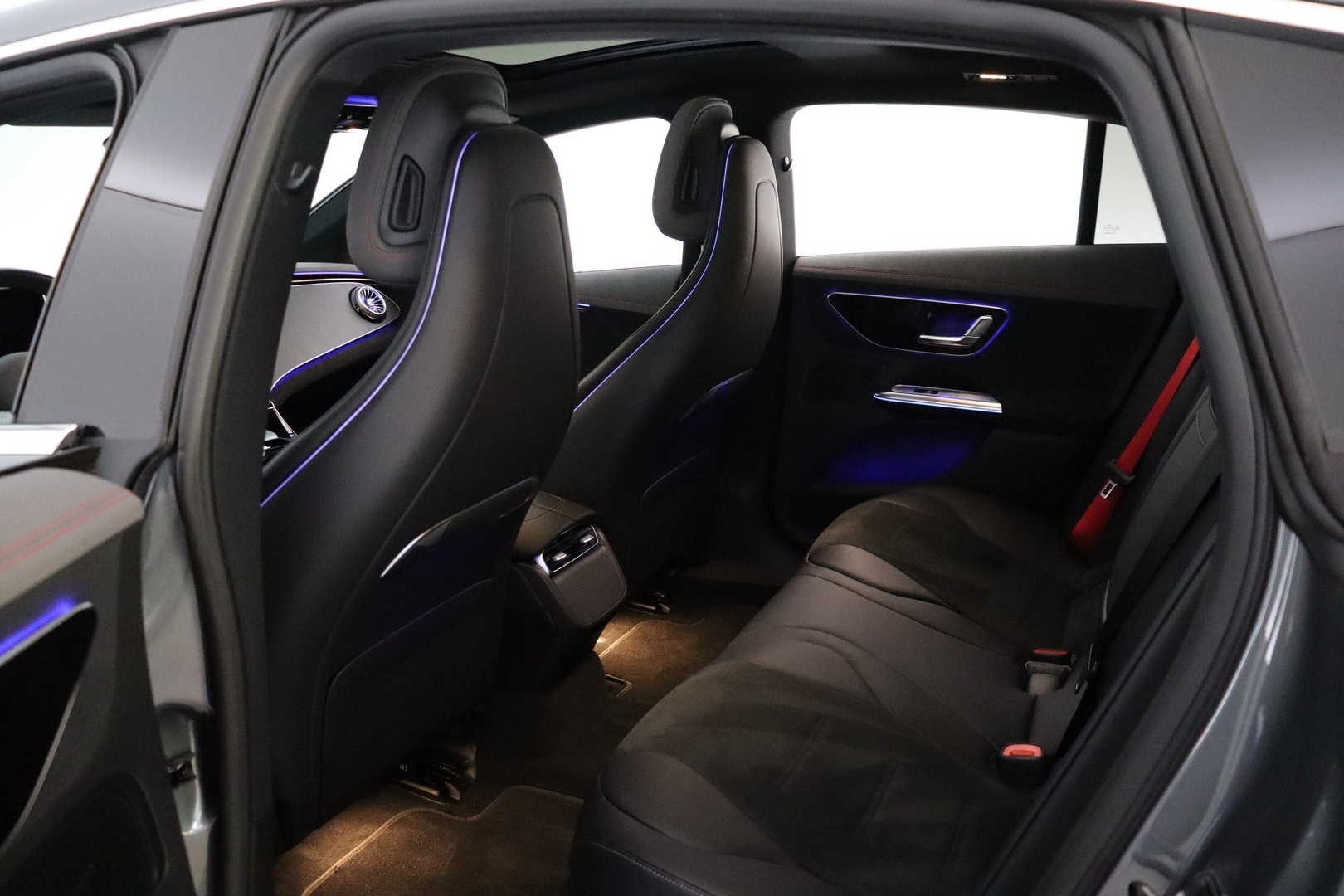 MERCEDES-BENZ EQE 2024