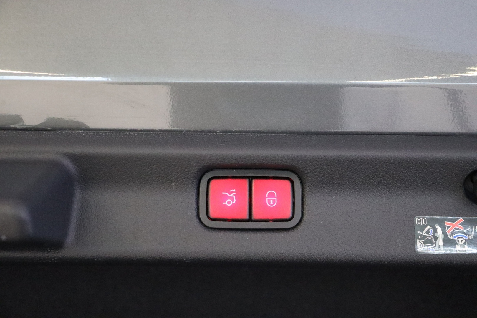 MERCEDES-BENZ EQE 2024