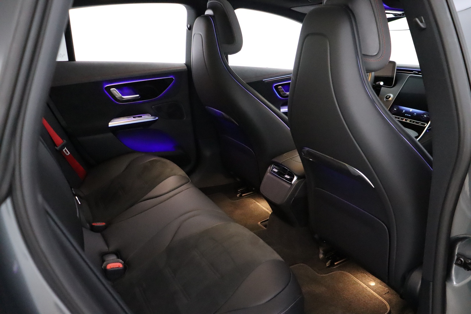 MERCEDES-BENZ EQE 2024