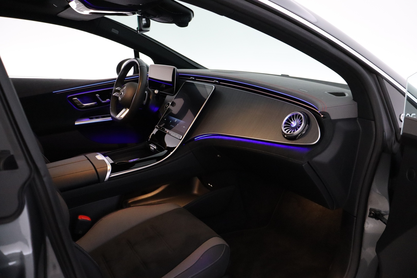 MERCEDES-BENZ EQE 2024