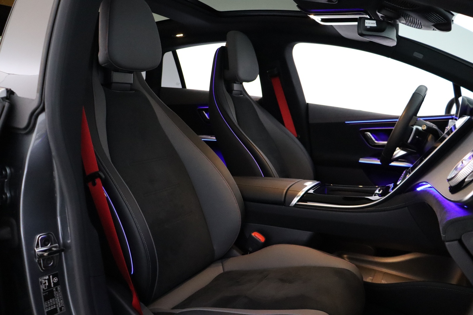 MERCEDES-BENZ EQE 2024