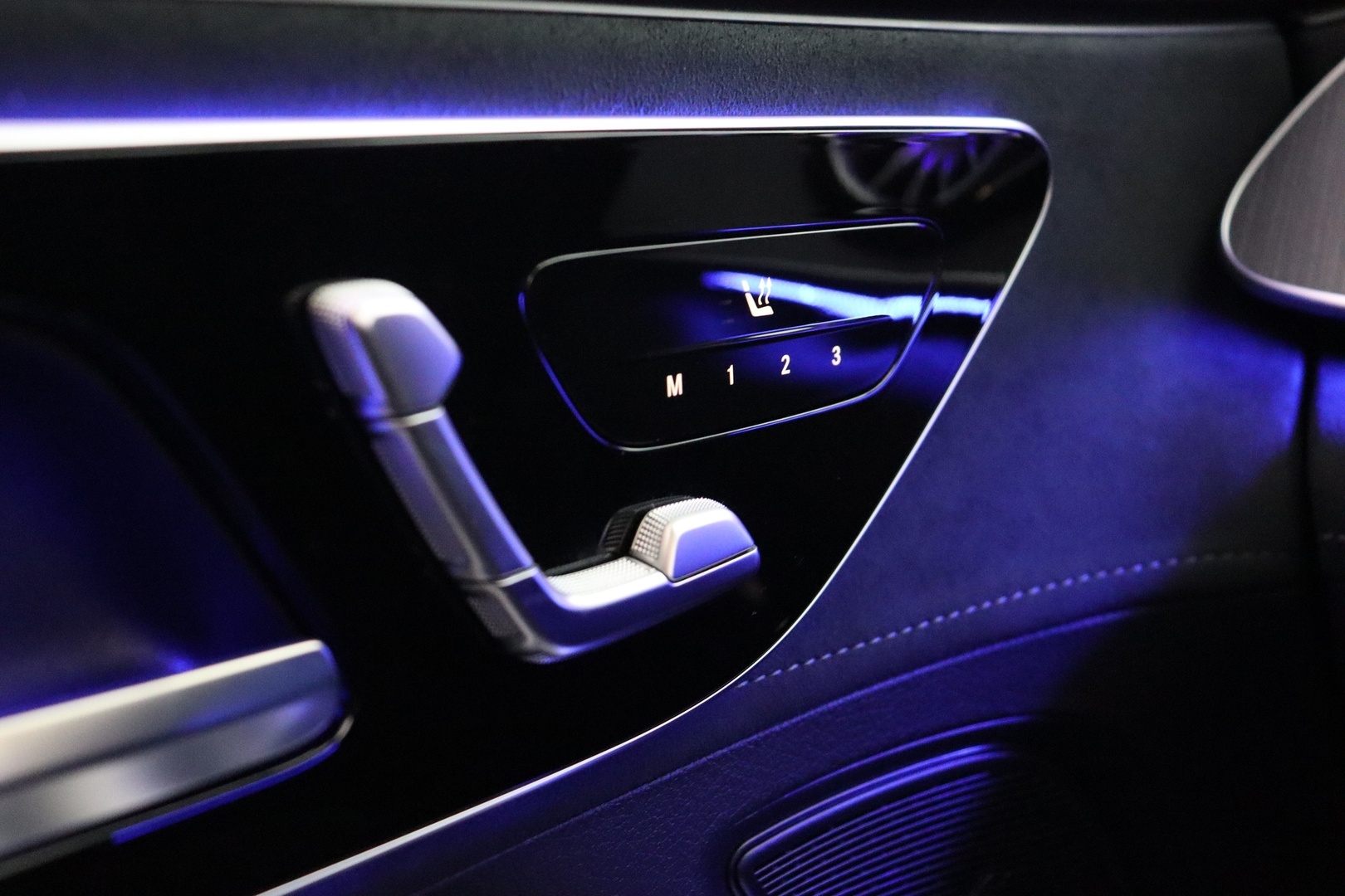 MERCEDES-BENZ EQE 2024