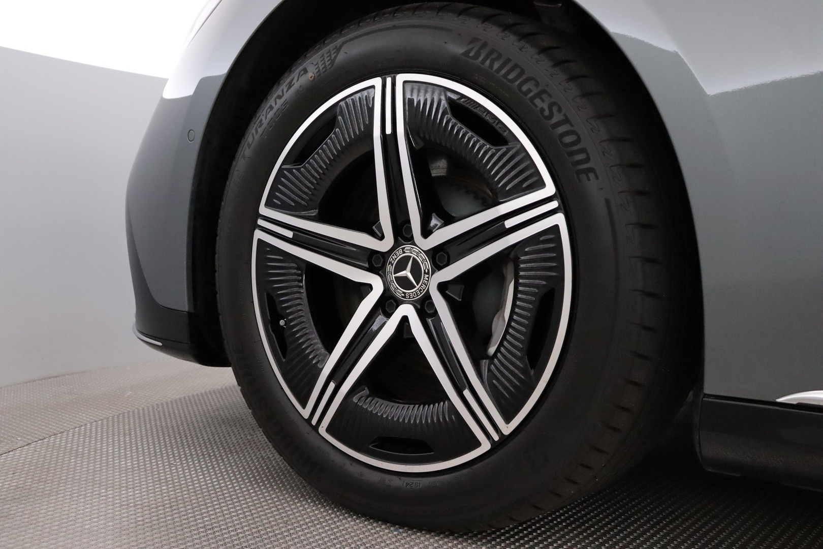 MERCEDES-BENZ EQE 2024