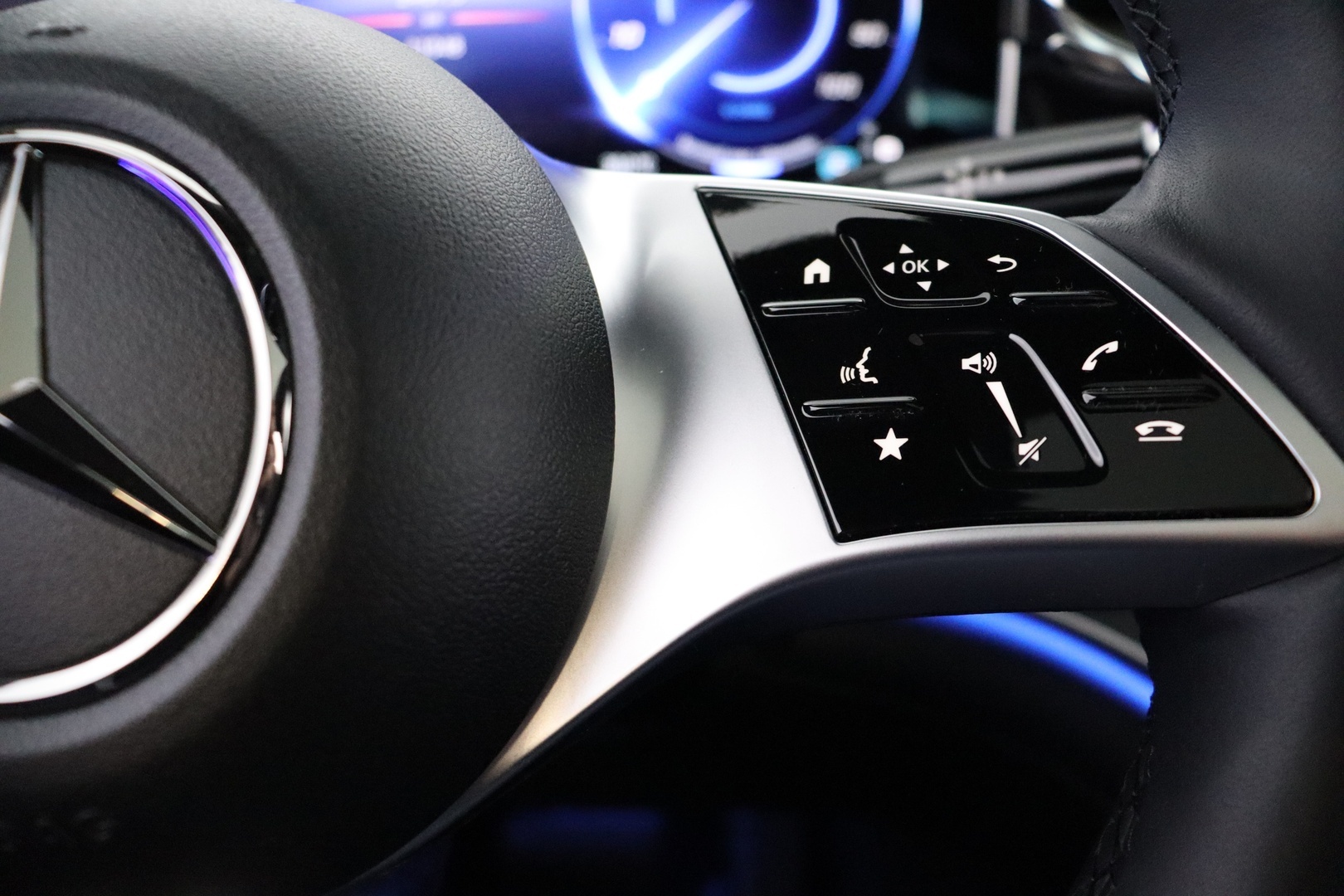 MERCEDES-BENZ EQE SUV 2023