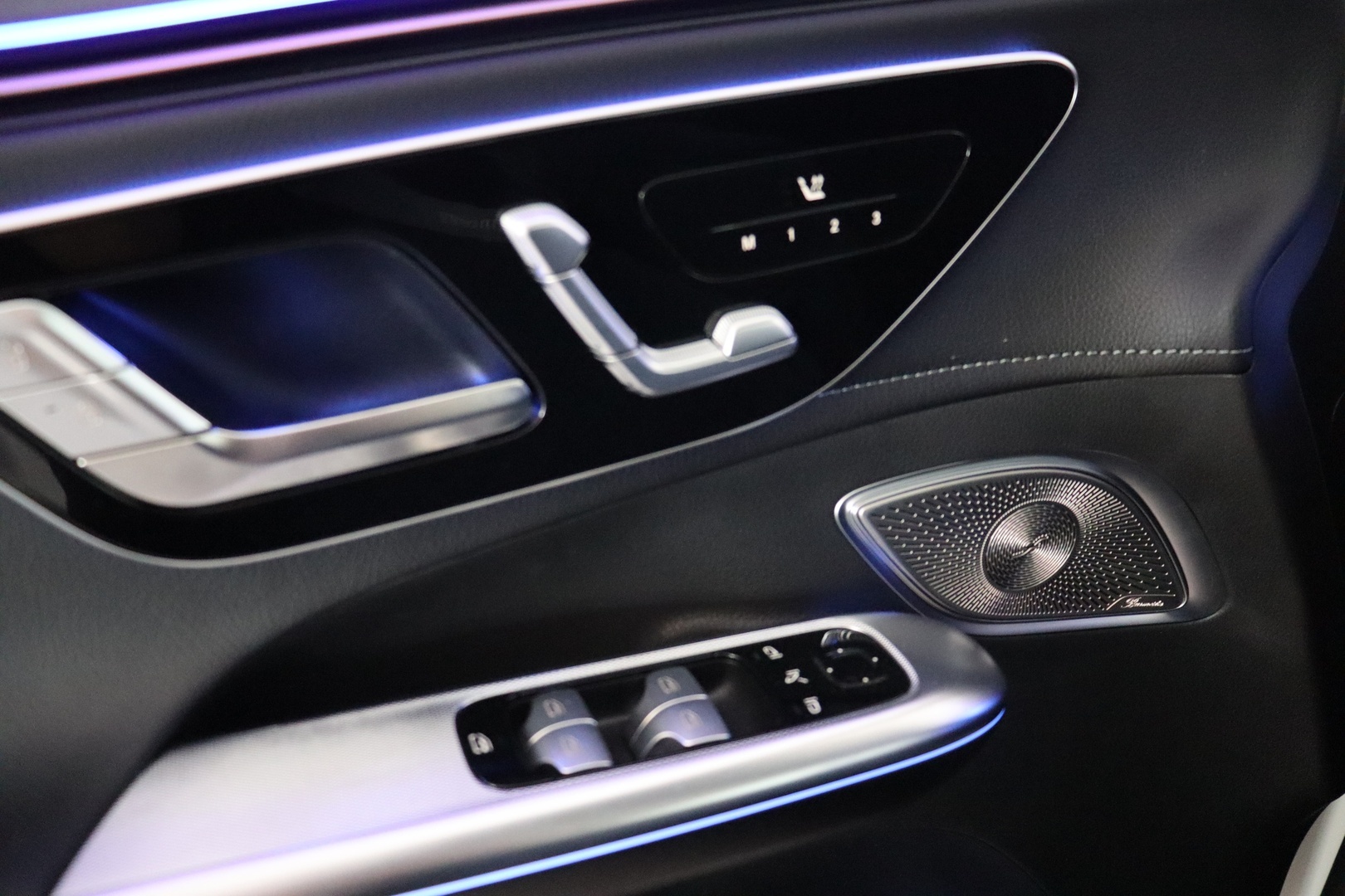 MERCEDES-BENZ EQE SUV 2023