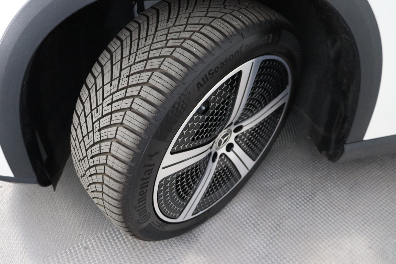 MERCEDES-BENZ EQE SUV 2023