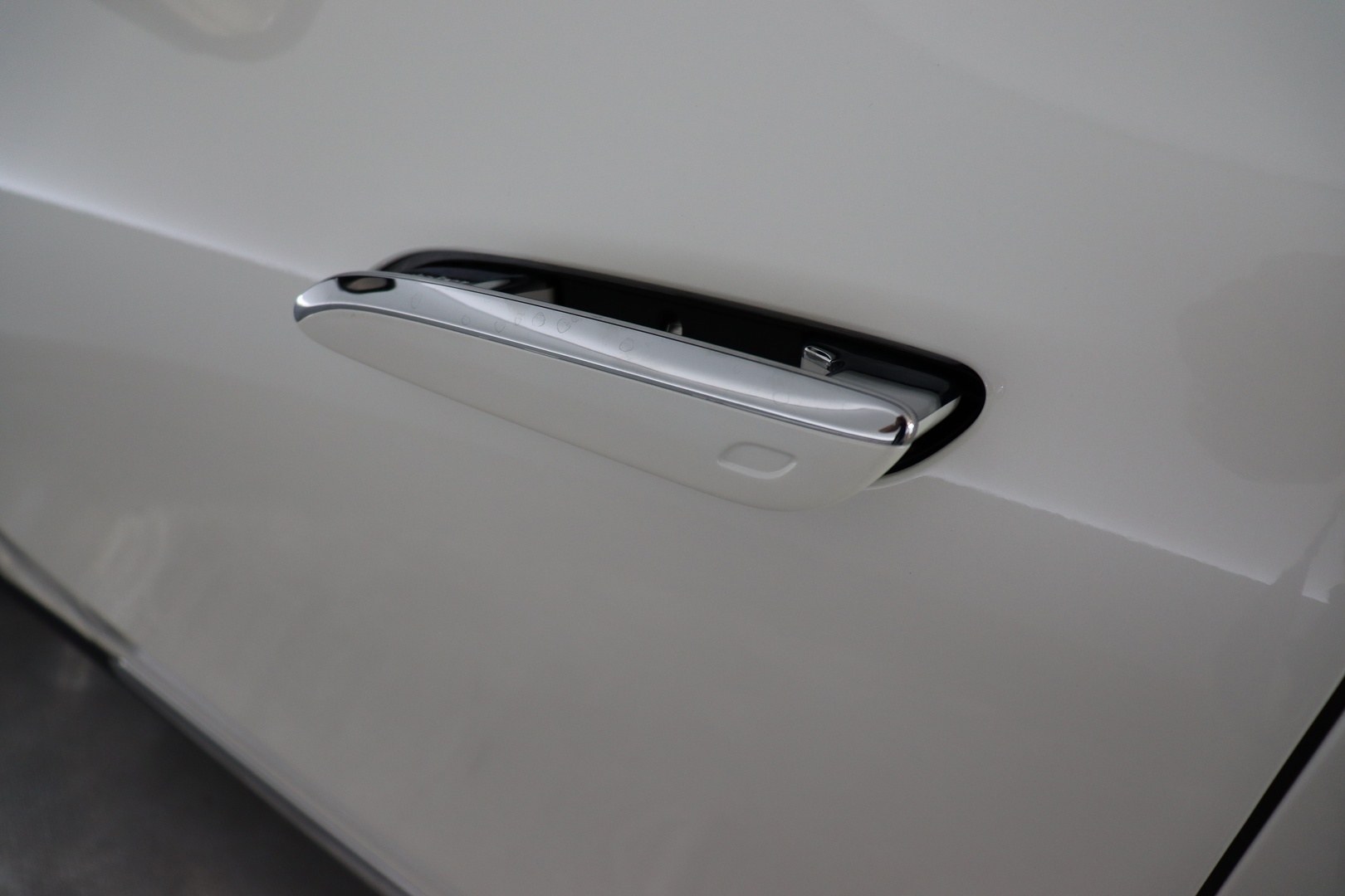 MERCEDES-BENZ EQE SUV 2023