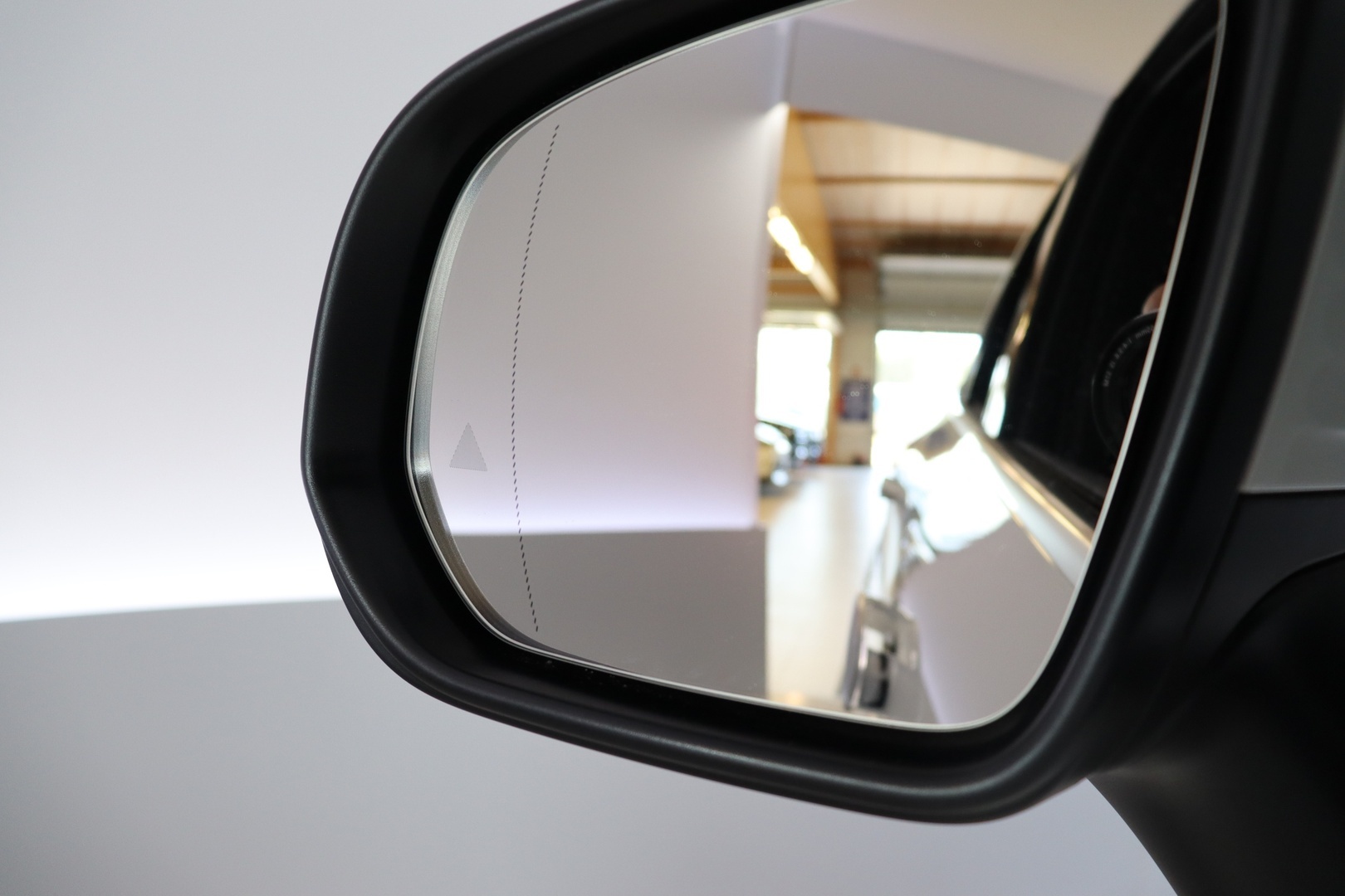 MERCEDES-BENZ EQE SUV 2023