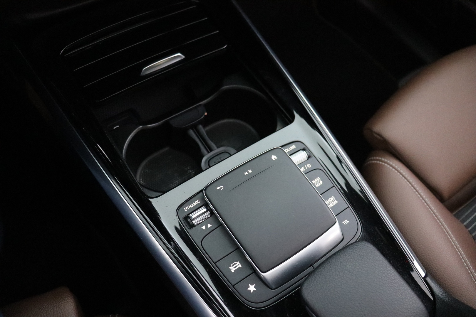 MERCEDES-BENZ GLB 2021