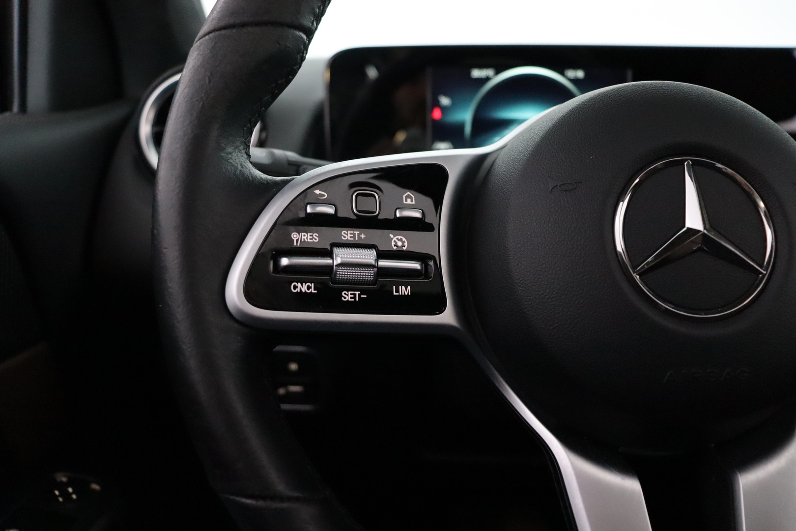 MERCEDES-BENZ GLB 2021