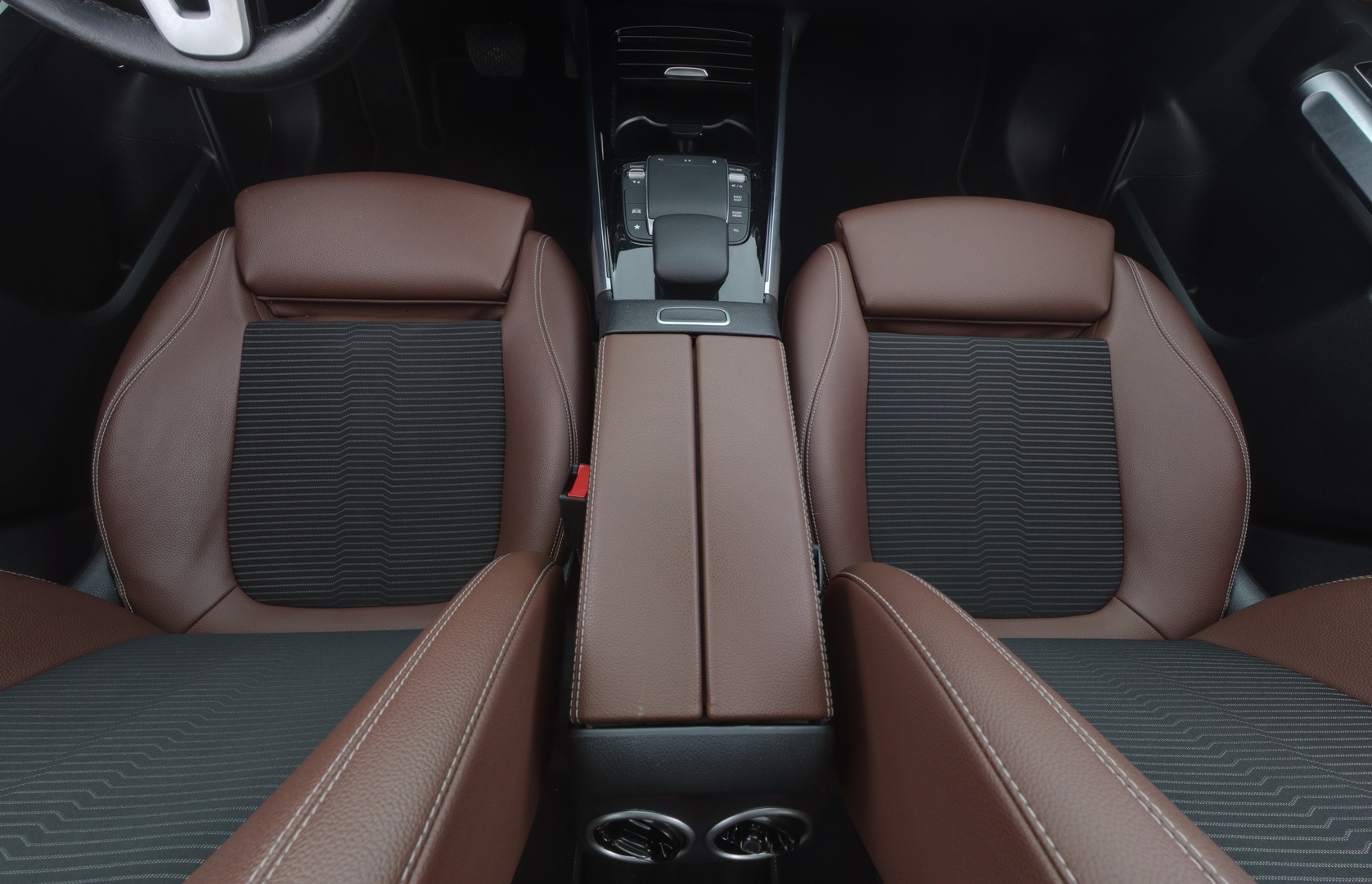 MERCEDES-BENZ GLB 2021