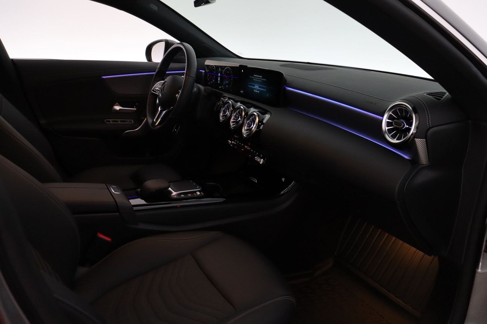 MERCEDES-BENZ CLA 2023