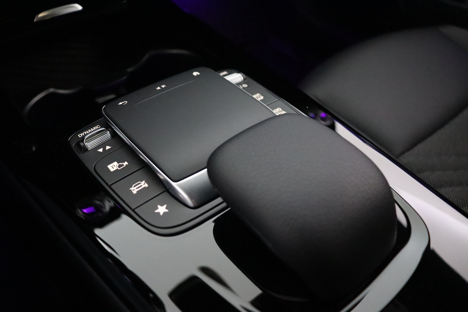 MERCEDES-BENZ CLA 2023