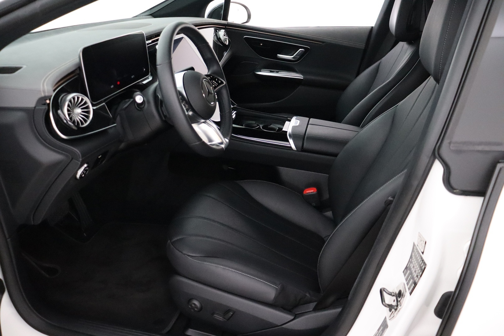 MERCEDES-BENZ EQE 2023