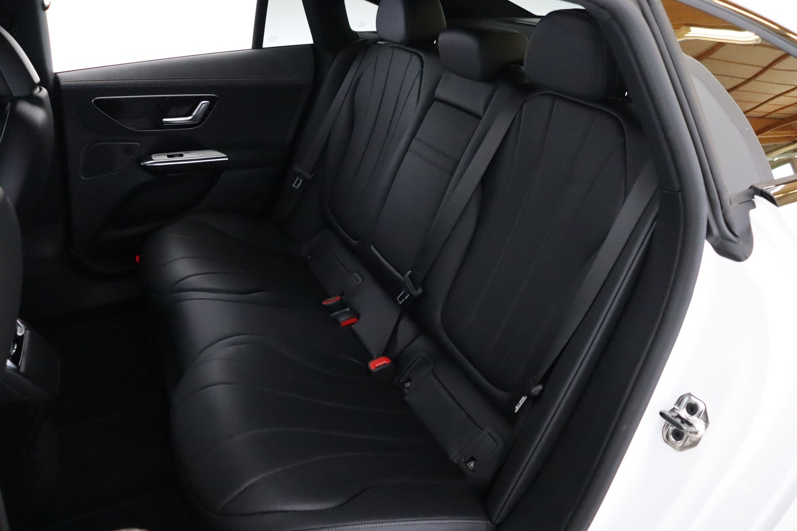 MERCEDES-BENZ EQE 2023