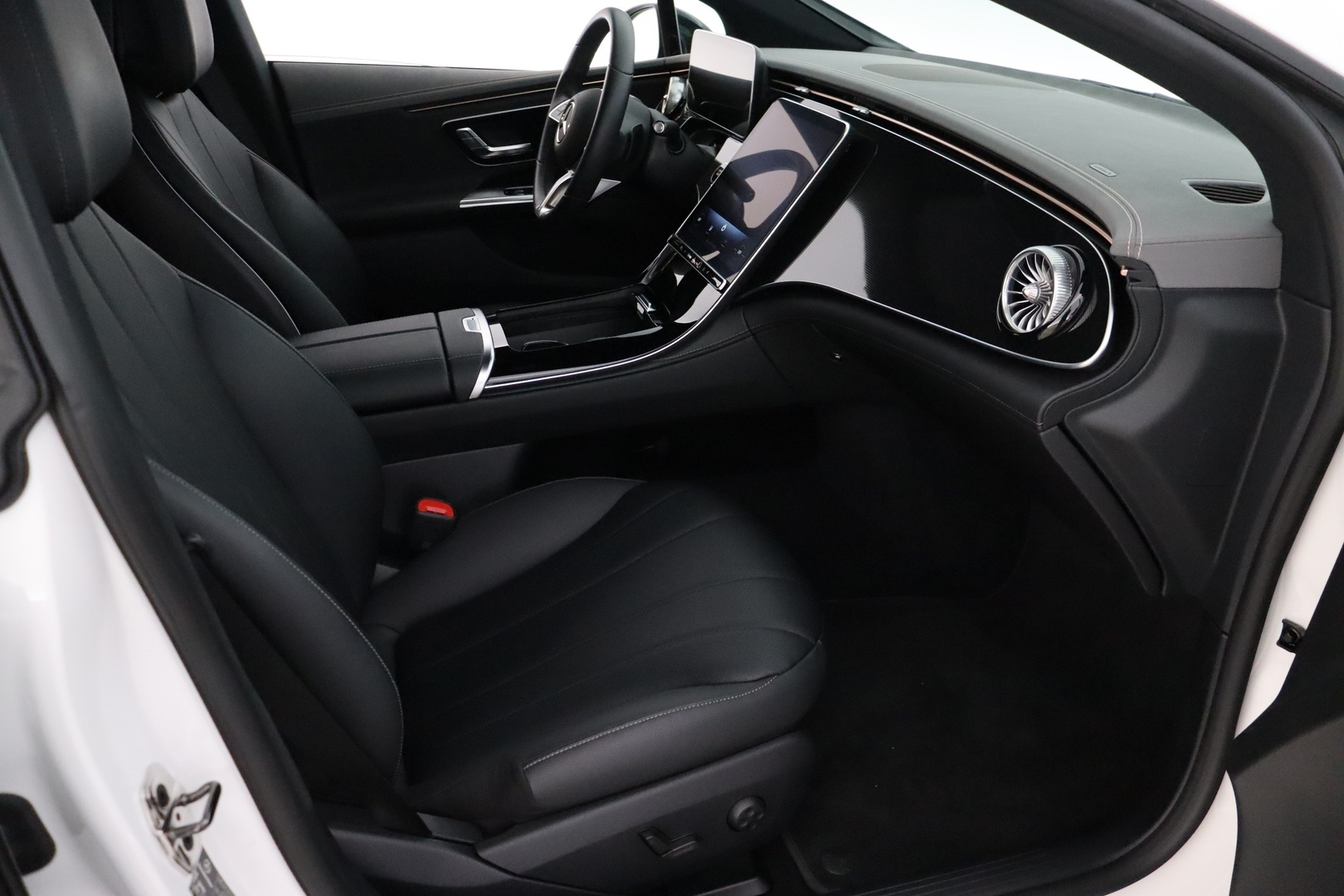 MERCEDES-BENZ EQE 2023