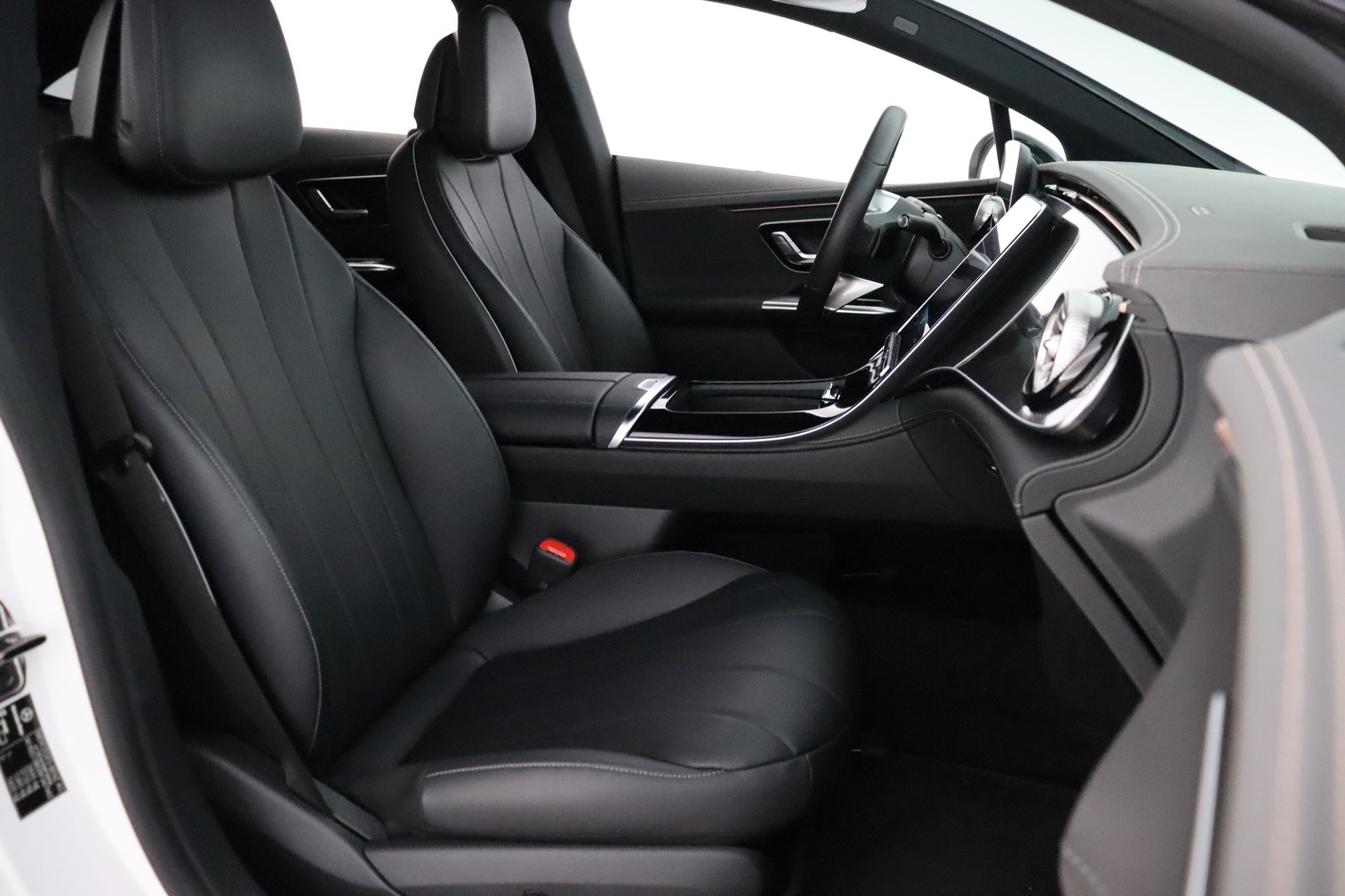 MERCEDES-BENZ EQE 2023