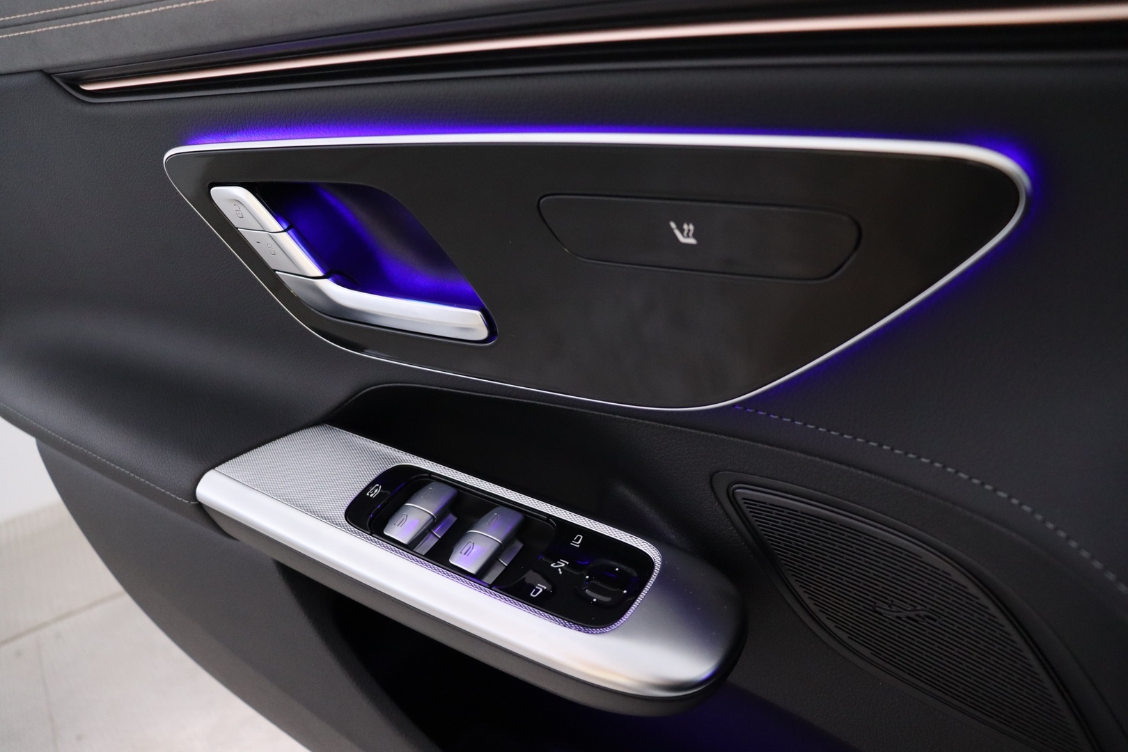 MERCEDES-BENZ EQE 2023