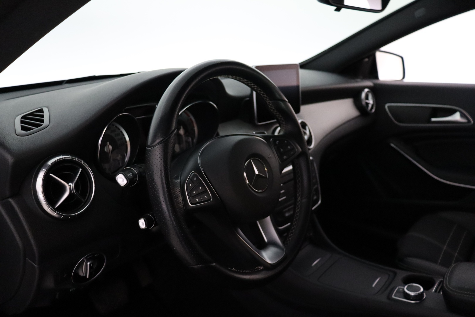 MERCEDES-BENZ CLA 2016