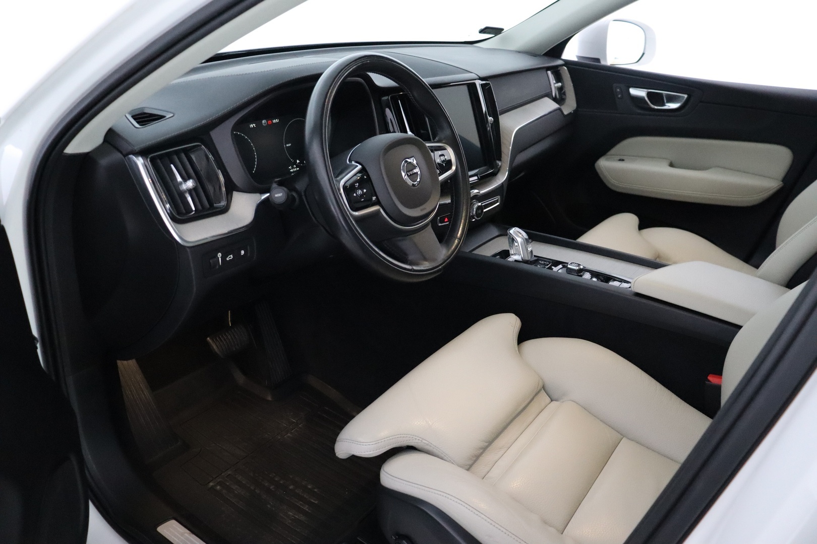 VOLVO XC60 2018