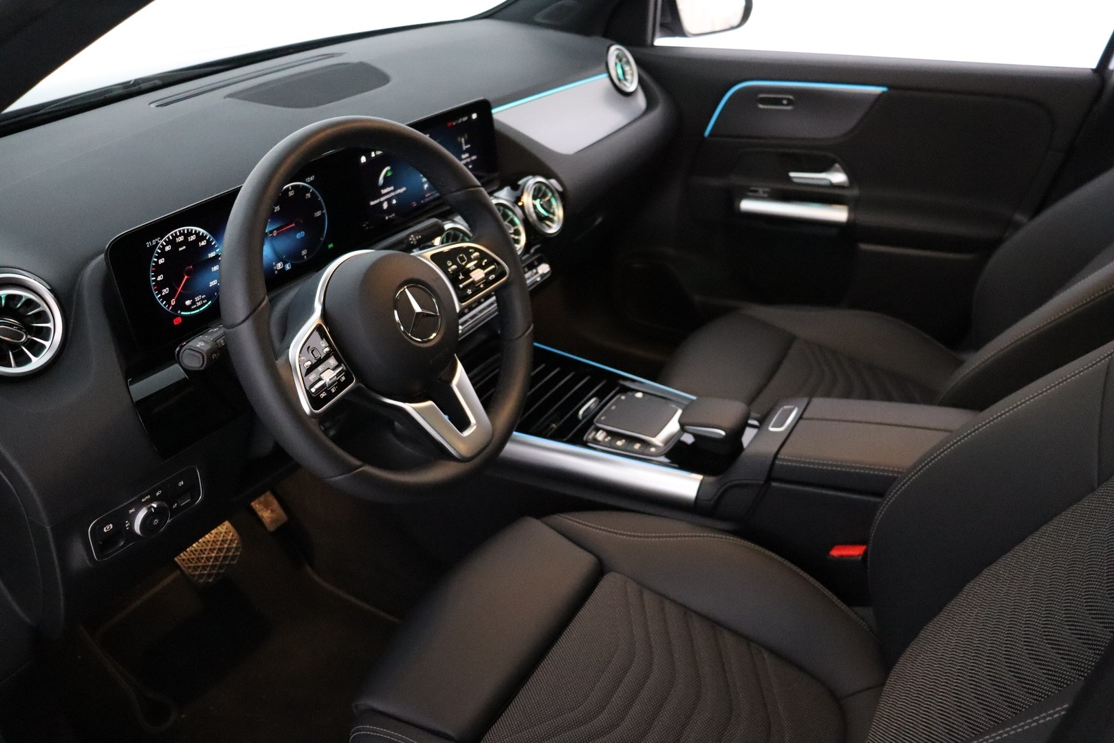 MERCEDES-BENZ EQA 2023