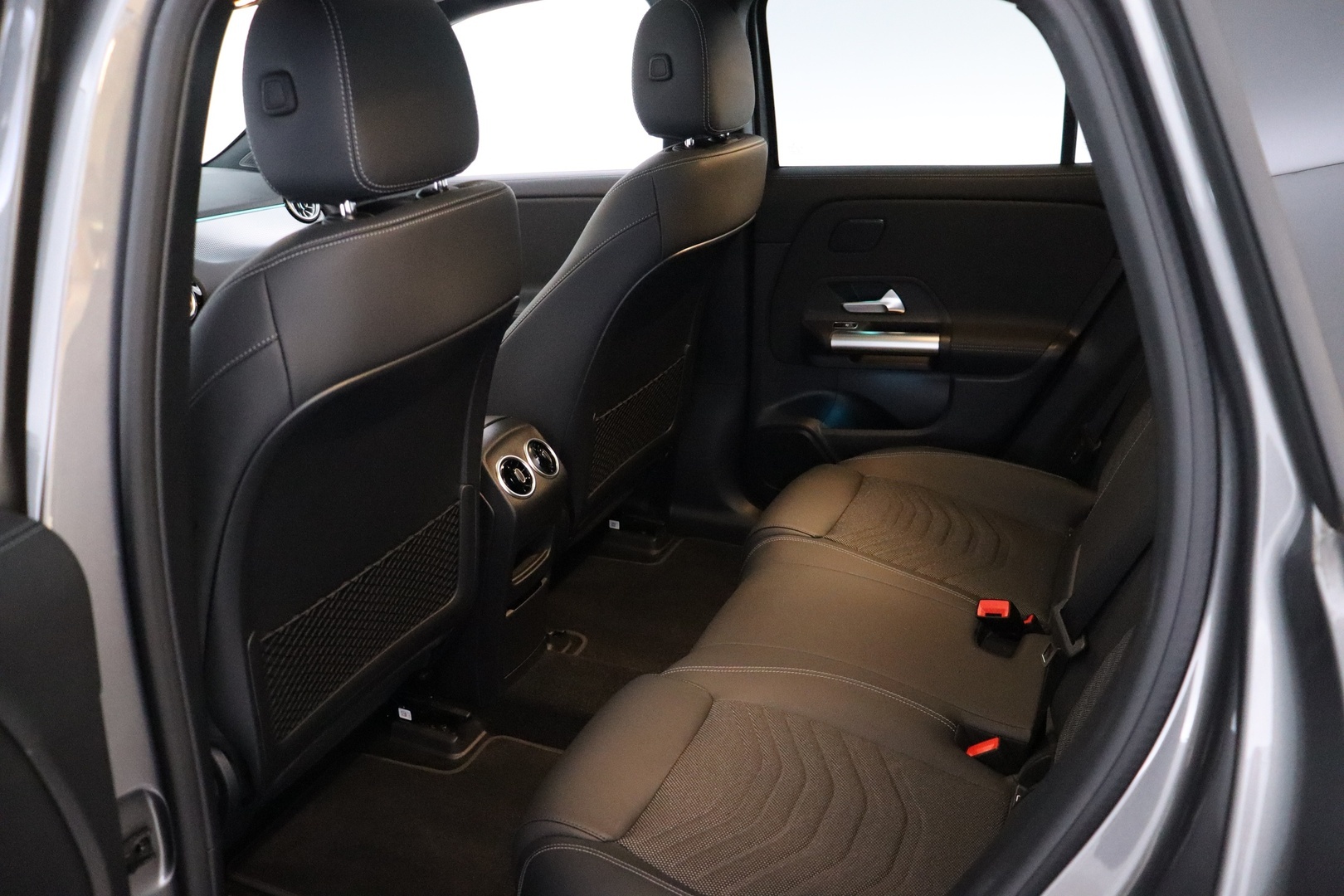 MERCEDES-BENZ EQA 2023