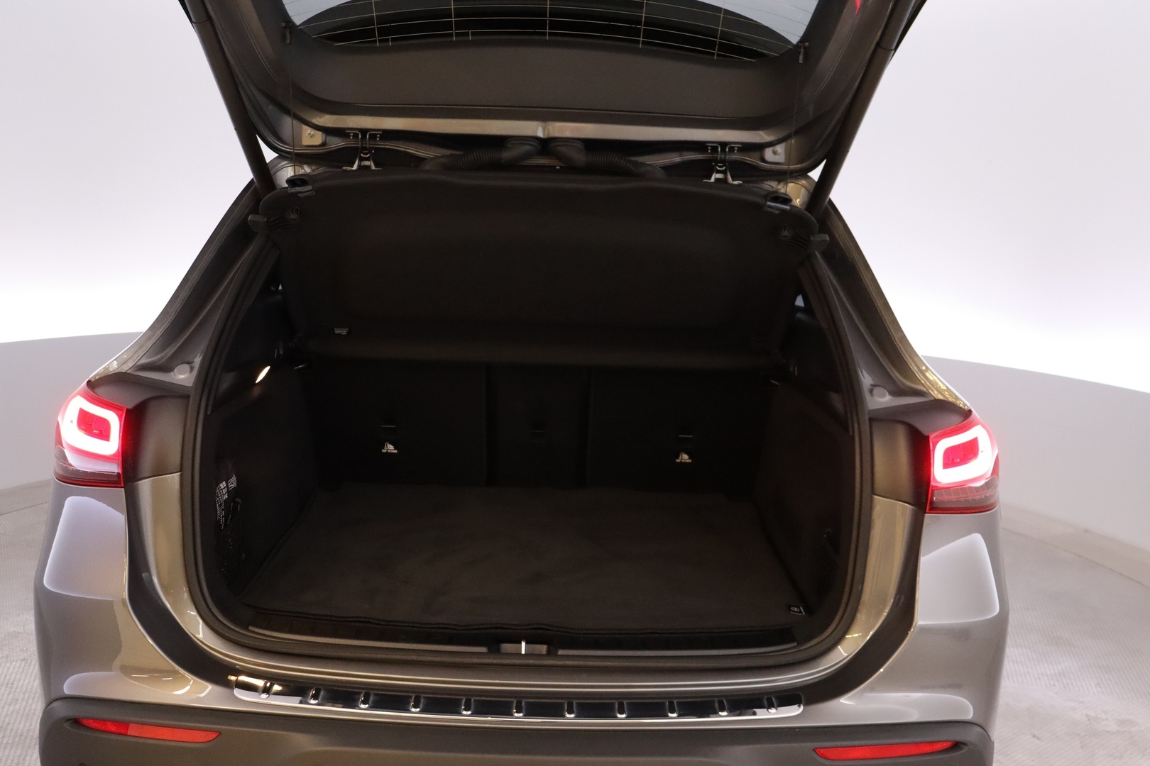 MERCEDES-BENZ EQA 2023