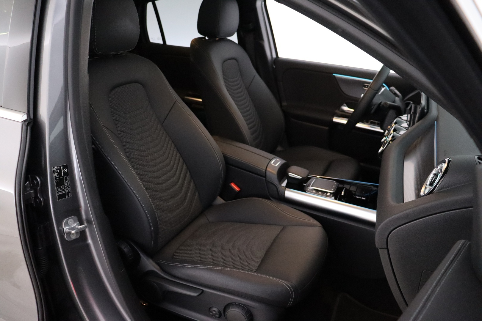 MERCEDES-BENZ EQA 2023