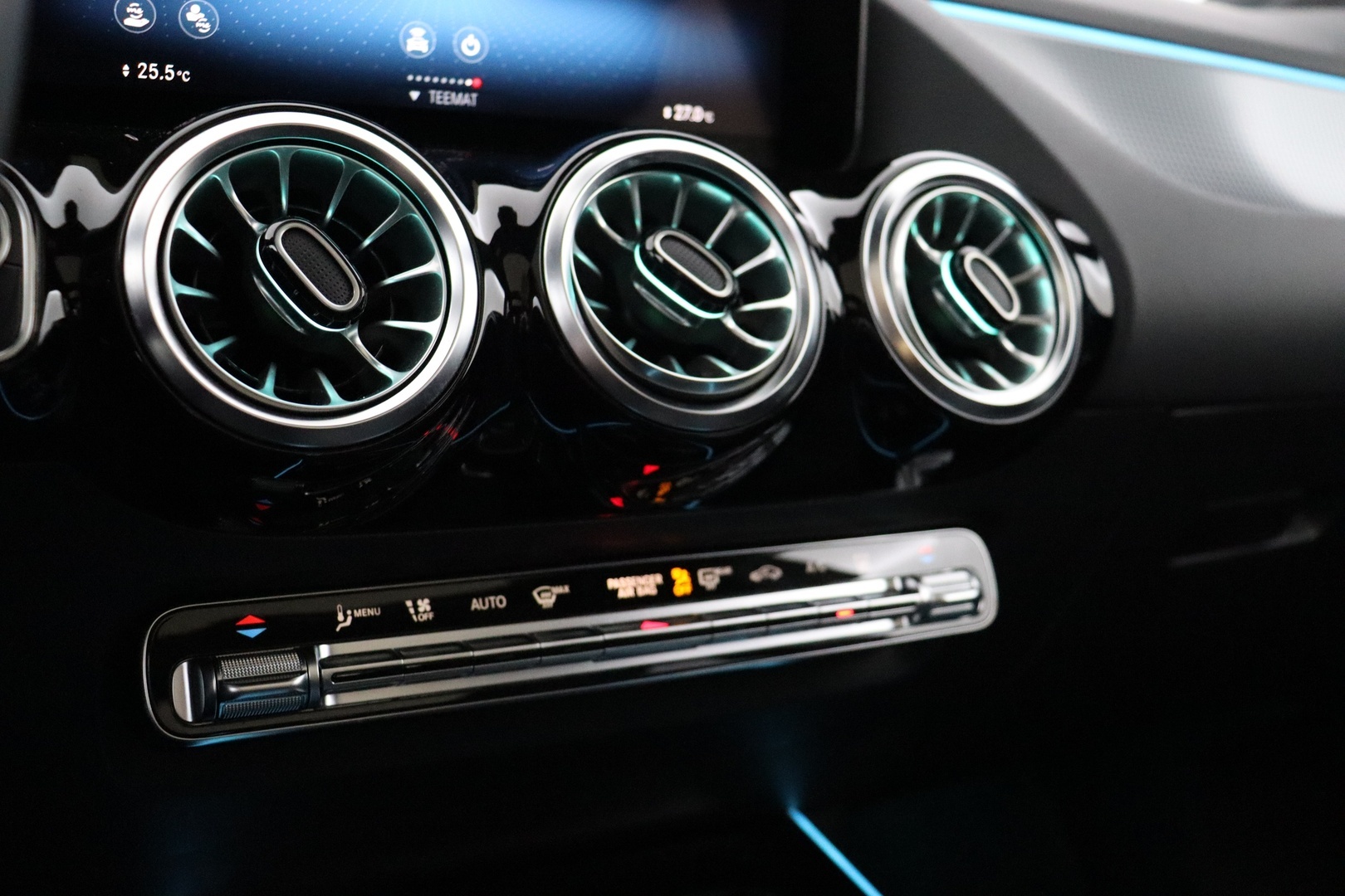 MERCEDES-BENZ EQA 2023