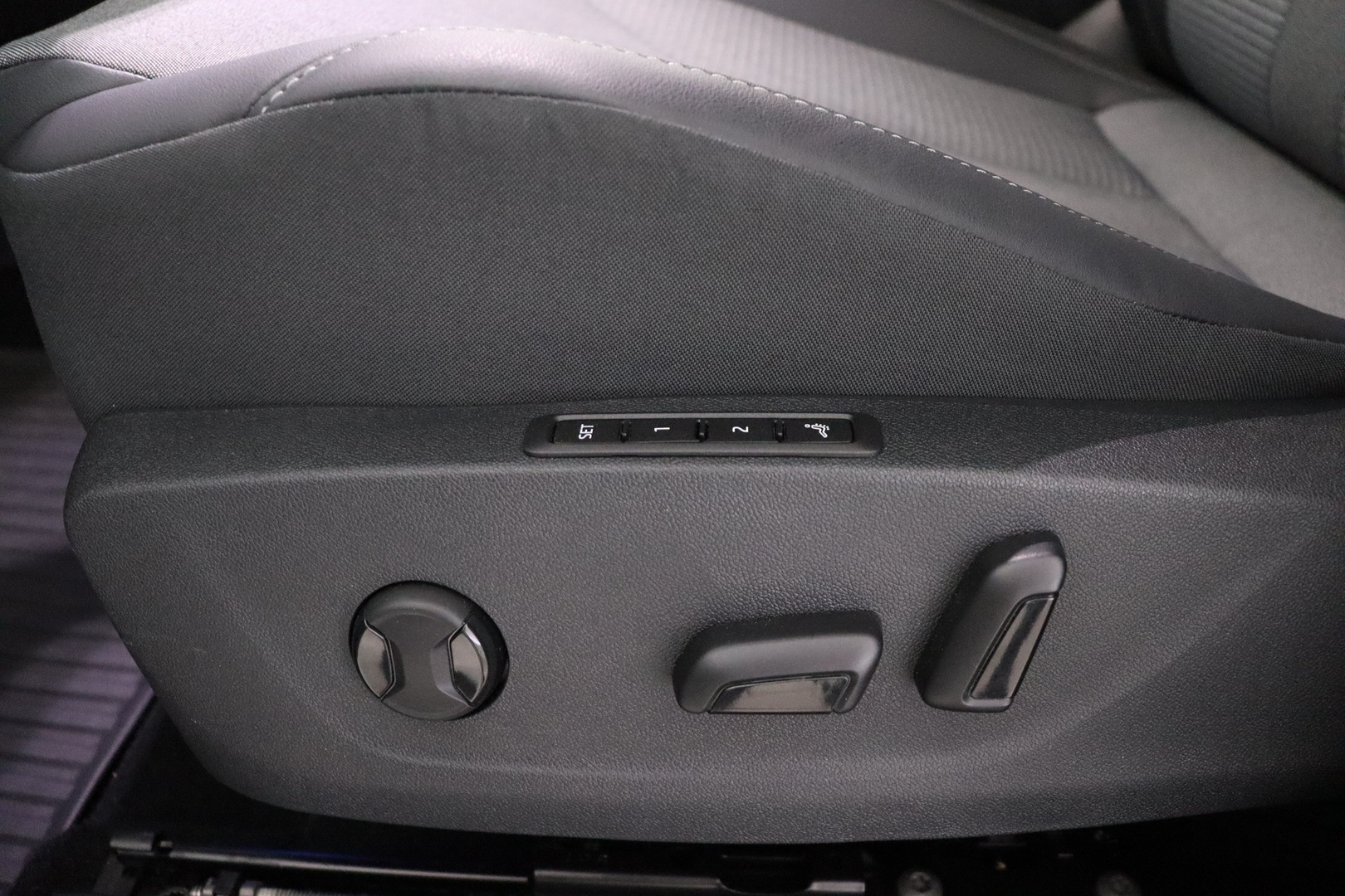 SKODA Enyaq 2025