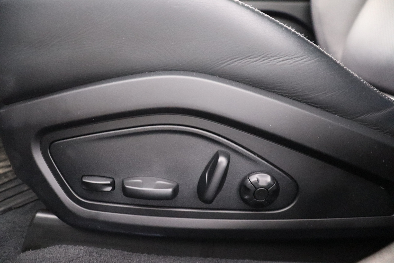 PORSCHE Taycan 2021