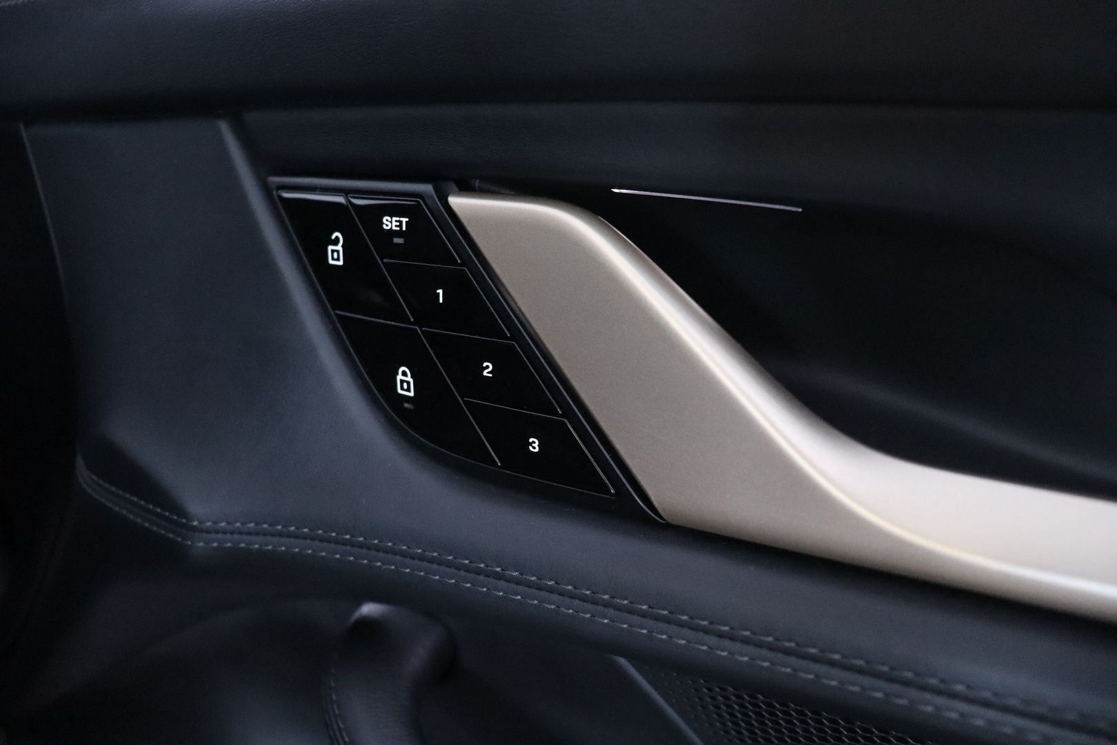 PORSCHE Taycan 2021