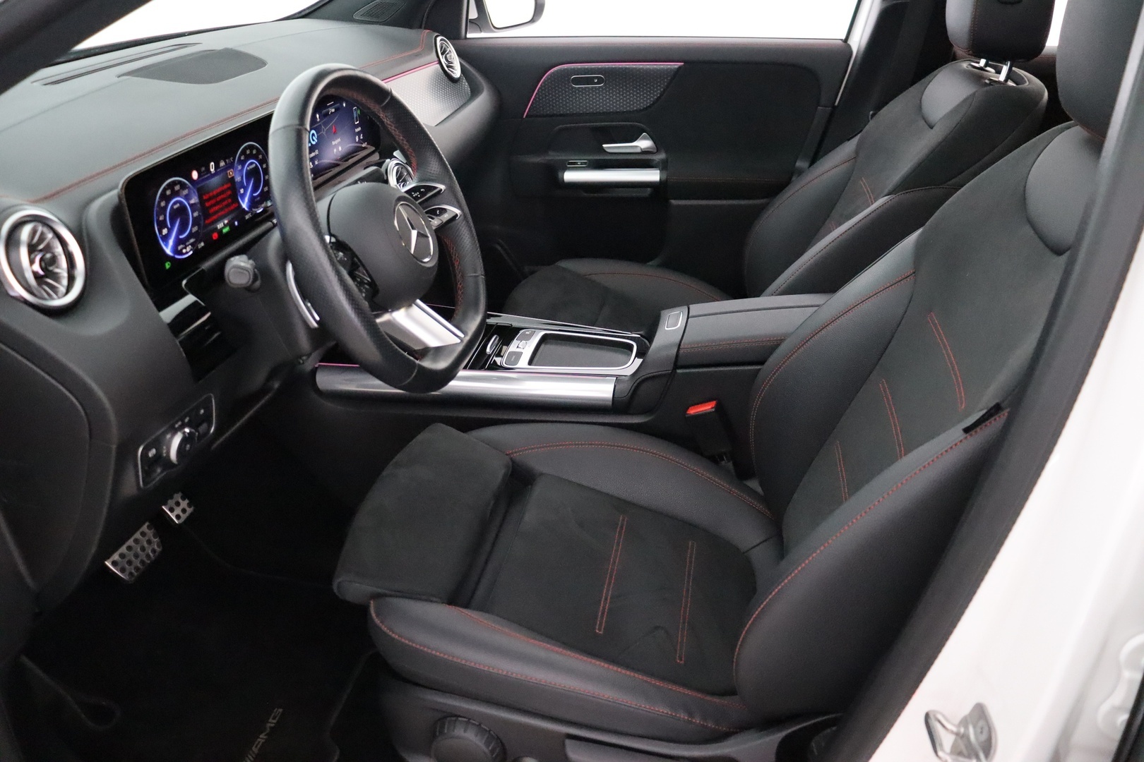 MERCEDES-BENZ EQA 2024