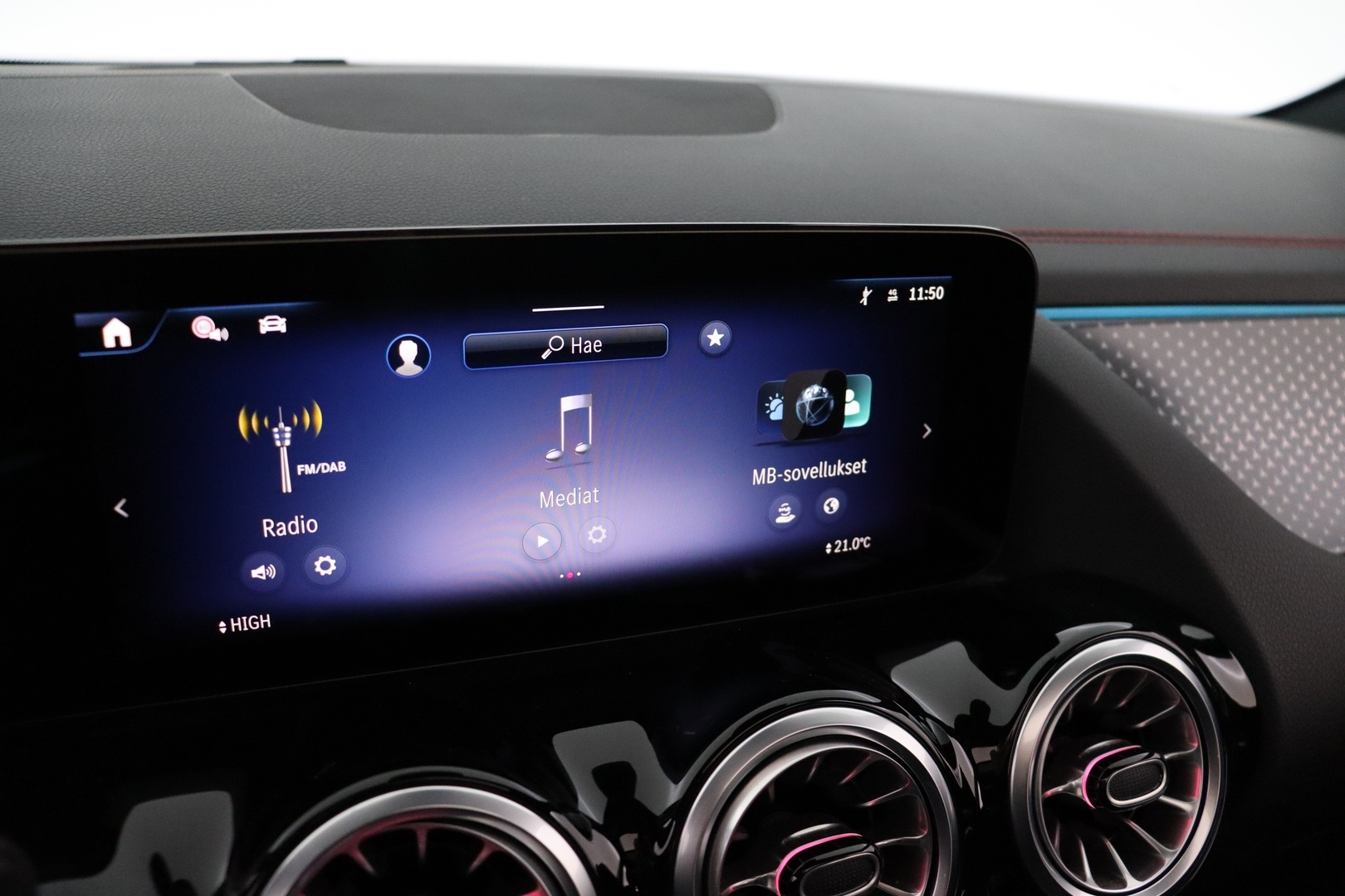 MERCEDES-BENZ EQA 2024